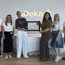Foto von der Spendenübergabe bei der Deka-Bank