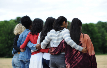 Aktuelle Studie Bedürfnisse und Versorgung junger Frauen in Gewaltverhältnissen