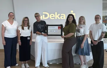 Foto von der Spendenübergabe bei der Deka-Bank